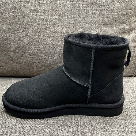 UGG Classic Mini II Genuine Shearling Lined Boot, BLACK SIZE 6 US   0398 - Picture 9 of 12